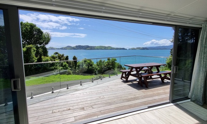 Te Kouma House | Beach Getaway-Stunning Sea Views/Close to Beach & Boat Ramp - Wi-Fi - 4 Bedrooms