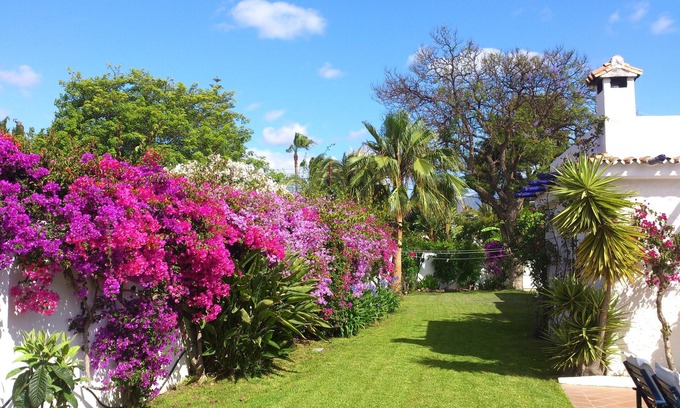 San Pedro de Alcantara Villa | ´Beach & Golf' Large Family Villa, Huge Garden, Private Pool, 350m to the Beach.