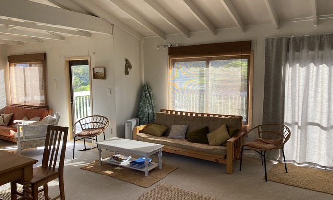 Mahia House | Beach-handy bach at Mahanga