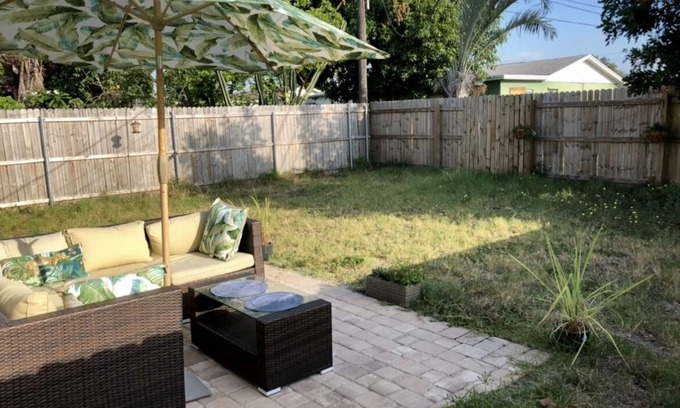 Jensen Beach Cottage | Beach Haven - prime location from beaches and downtowns