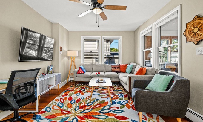 Quincy Apartment | Beach Home next to Boston & T, King Bed, Park Free