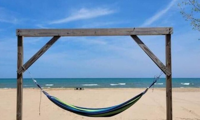 Oscoda Hotel | Beach Hotel Room · Havenwood Shores No. 10
