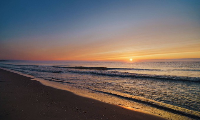 Oscoda Hotel | Beach Hotel Room · Havenwood Shores No. 9