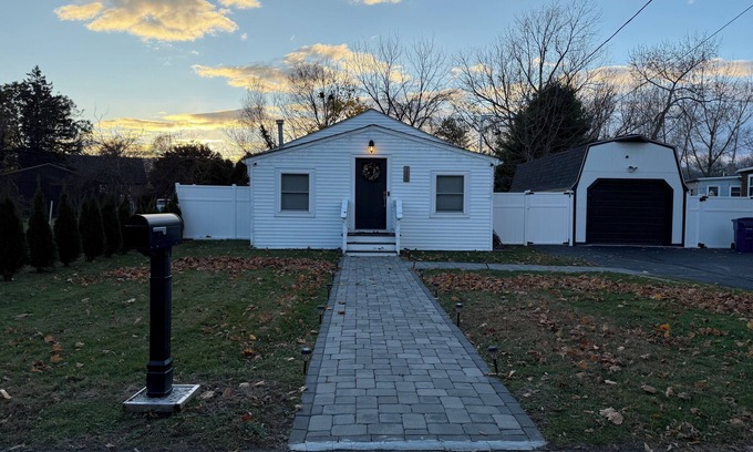 Warwick House | Beach house - 2 min from Conimicut Beach