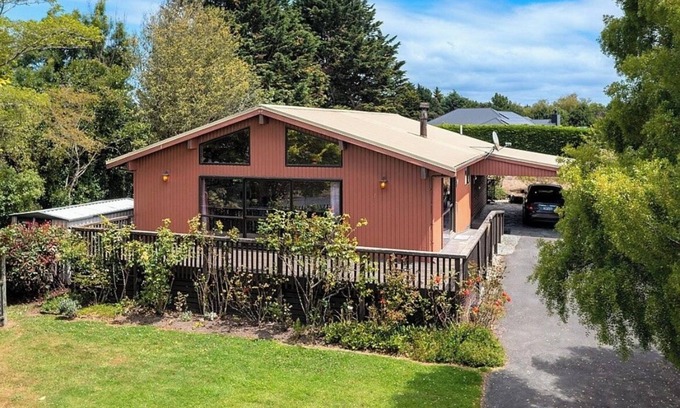 Waikouaiti House | Beach House Family Getaway n2min walk to beach nWarm sunny home unwind & relax