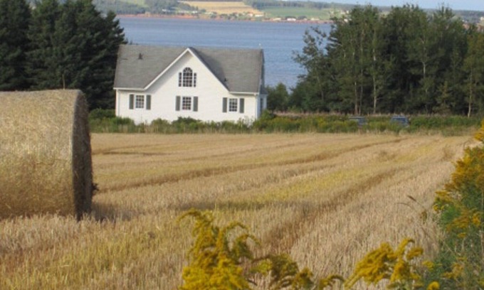 Red House House | Beach House on Private Shore - Spectacular Views - Peace and Quiet
