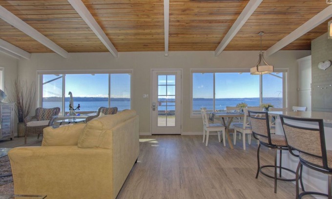 Stanwood House | Beach House Retreat - right on the beach!