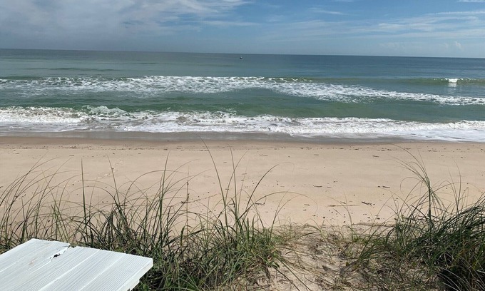Ambersand Beach House | BEACH HOUSE & RIVER WITH PRIVATE DOCK & DECK.