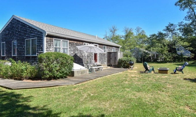 North Eastham House | Beach House Short Walk to Kingsbury Beach!