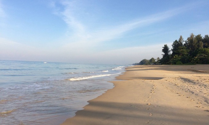 Khok Kloi Villa | Beach House, situated directly on the beach with amazing sunset view!