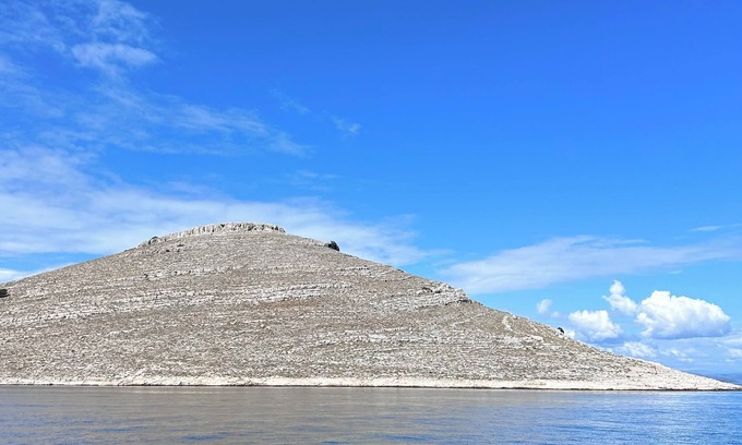 Kornati Apartment | Beach House Sofia - Resort & Tavern Bain, Free Transport, Pool, Island of Žut