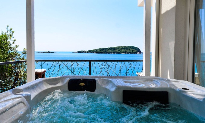 Molunat Villa | Beach House - Spectacular beach house with hot tub (5 bedrooms,4 bathrooms)