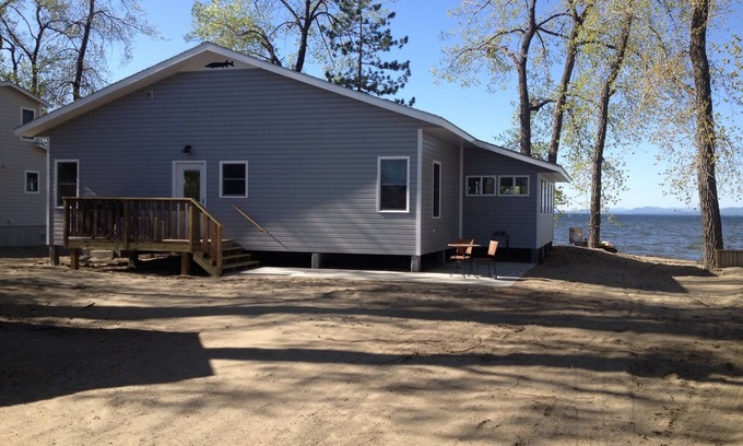 Malletts Bay House | Beach House! Wi-Fi, Central A/C. Live it up on the Beach!