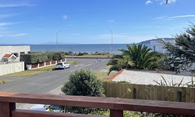 Paraparaumu Beach House | Beach House with an oceanview!