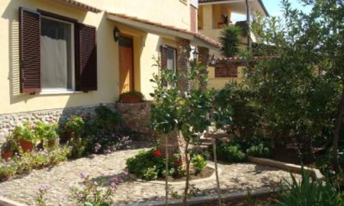 Cerreto Apartment | BEACH HOUSE WITH GARDEN NEAR ROME