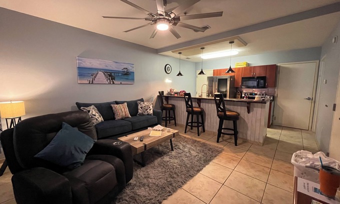 National Gardens Condo | Beach just 7 miles. 1-bedroom condo. King Bed. 75" TV. Granite & Stainless Kit.