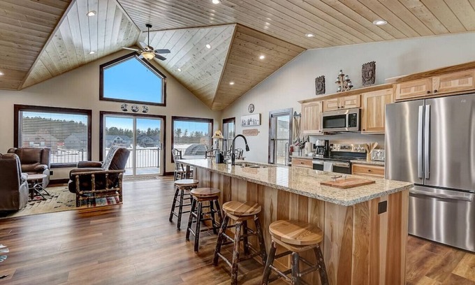 New Lisbon House | Beach Lake Cottage with Hot Tub