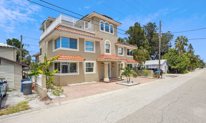 Sunset Beach Condo | Beach Livin 2 - A Cozy Casa🌴 Close to Beach