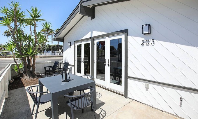 Newport Shores Apartment | Beach living-Charming one bedroom lower unit