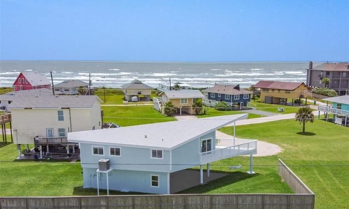 Jamaica Beach House | Beach Lovers 4/2.5, Short Walk 2 Beach & Easy Access, +Views! READ OUR REVIEWS!
