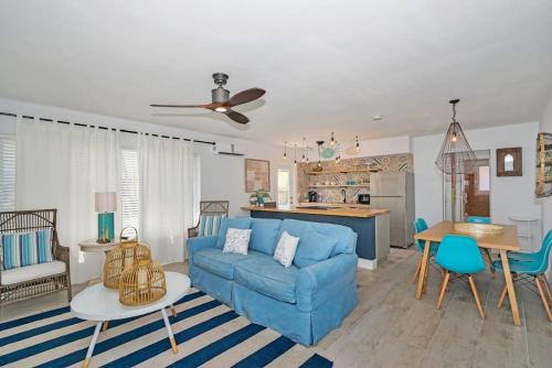 Lake Ridge Apartment | Beach Oasis with PlayStation, BBQ, Beach and Baby gear