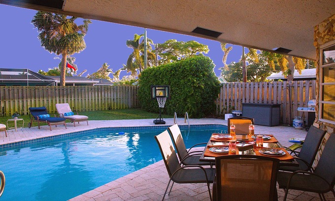 Deerfield Beach House | Beach. Ocean , Fishing, Shopping, Restaurants