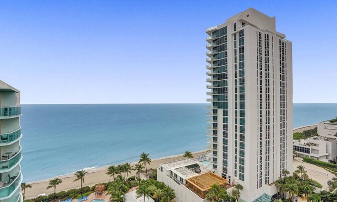 Hollywood South Central Beach Condo | Beach Penthouse & Ocean Paradise