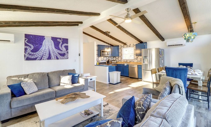 Milton House | BEACH PLUM MANOR- 4 BD, 2 BA - Sleeps 8 - Short Walk to Beach Access!