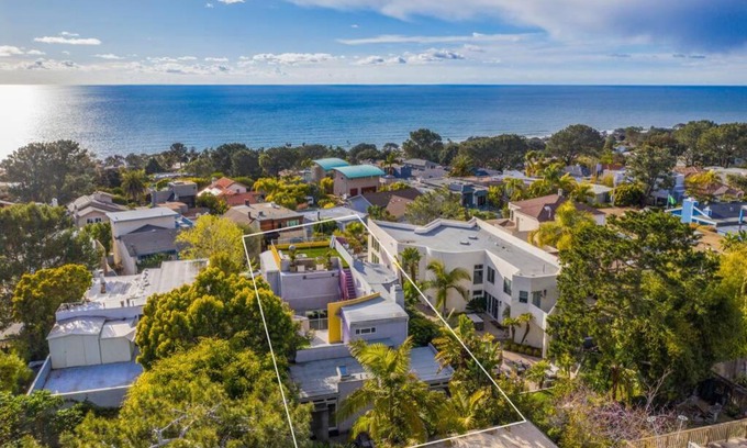 Del Mar Heights House | Beach Resort Home with Ocean Views Jacuzzi & Sauna!