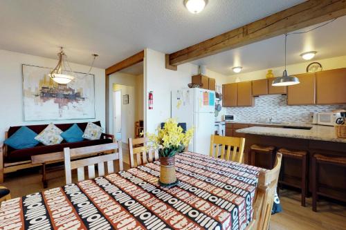 Newport House | Beach Retreat - Lower Retreat
