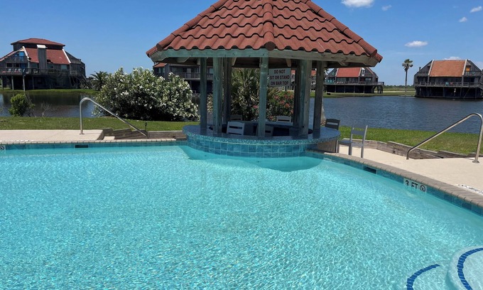 Matagorda Condo | Beach Retreat Minutes to the Beach and just steps to the Pool!