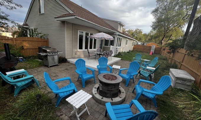 Oscoda House | Beach Retreat with Free Play Game Room. 9 Beds