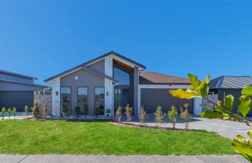 Clarks Beach House | Beach Revival - Clarks Beach Holiday Home