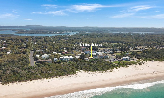 Hawks Nest House | Beach Road Bliss in Hawks Nest