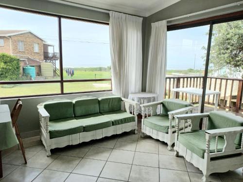 Kidd's Beach Apartment | Beach Rock Cottage