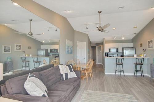 Traverse City House | Beach Room 323
