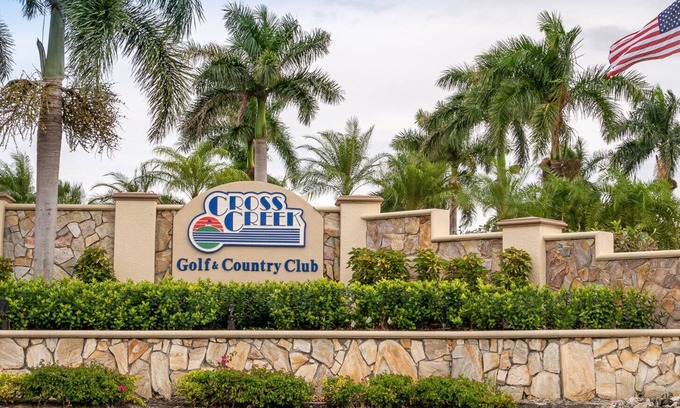Biggar Condo | Beach's, Golf, Dining and Shopping close by