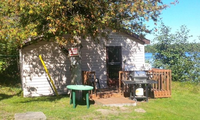 Cloyne Resort | Beach Side Cabin In North Frontenac
