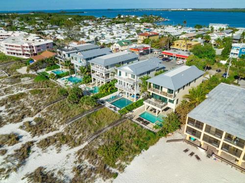Bradenton Beach House | Beach Side Paradise