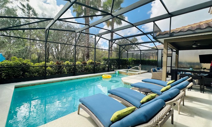 Loughman House | Beach & Spa themed Villa * Sunny South facing Pool with No Rear Neighbour!