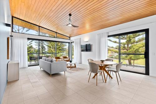 Woolgoolga Hotel | Beach St Motel