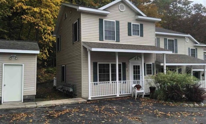 Petoskey Condo | Beach, State Park, unparalleled location. 5 miles from Boyne and Nubs Skiing