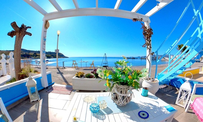 Haraki Apartment | Beach Studio - Sleeps 2 & Private Ocean Terrace