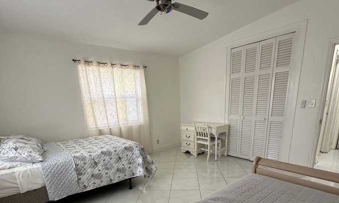 Little Ranches House | Beach style home in Hollywood!Perfect for family vacation Minutes to the beach