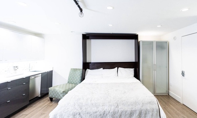 Rehoboth Beach Hotel | BEACH SUITE - 2 King Beds, Kitchen, Pool Hot Tub, Walk to Beach, Pet Friendly