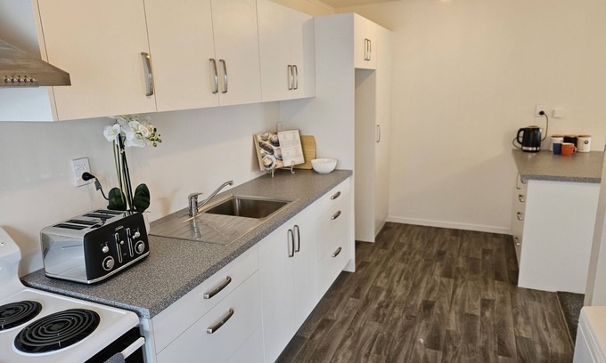 Napier House | Beach, Sun & Fun *Newly Renovated*