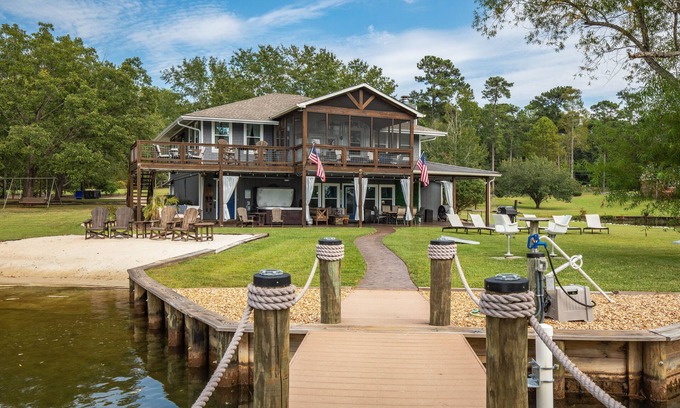 Dadeville House | BEACH, SUNSETS, HOT TUB, FIREPIT, BOAT RAMP, FLAT LOT, PARKING, WE HAVE IT ALL
