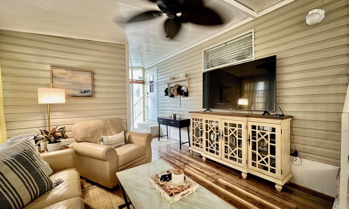 North Fort Myers House | Beach Themed Cottage North Fort Myers