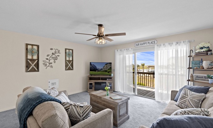 Surf City Condo | Beach Therapy- Surf Condos, Steps to beach! Includes linens!
