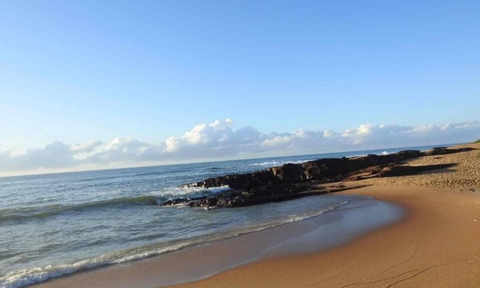 Ampenyi Ski Chalet | Beach view accommodation